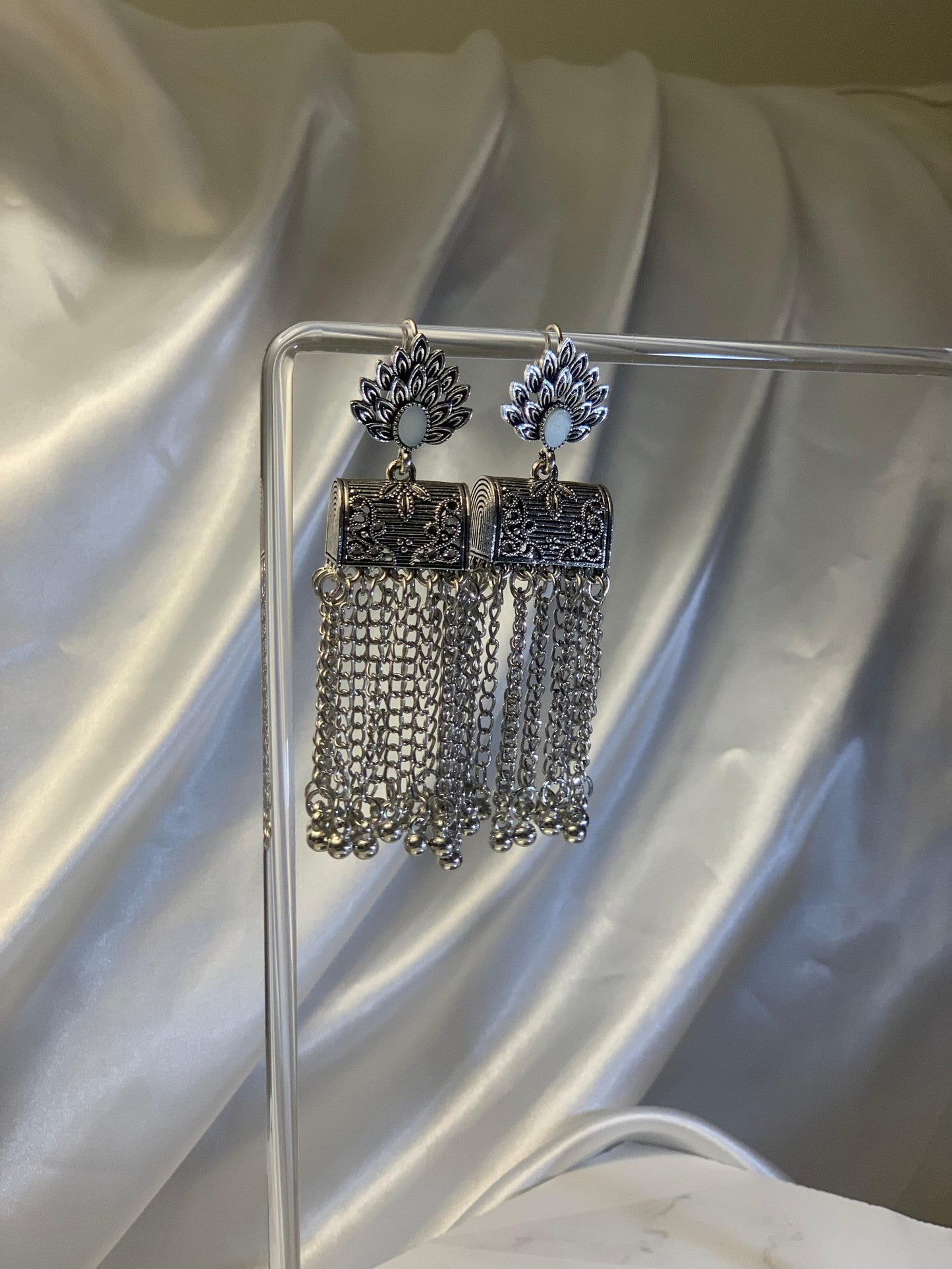 Warq Jhumkay - Silver White