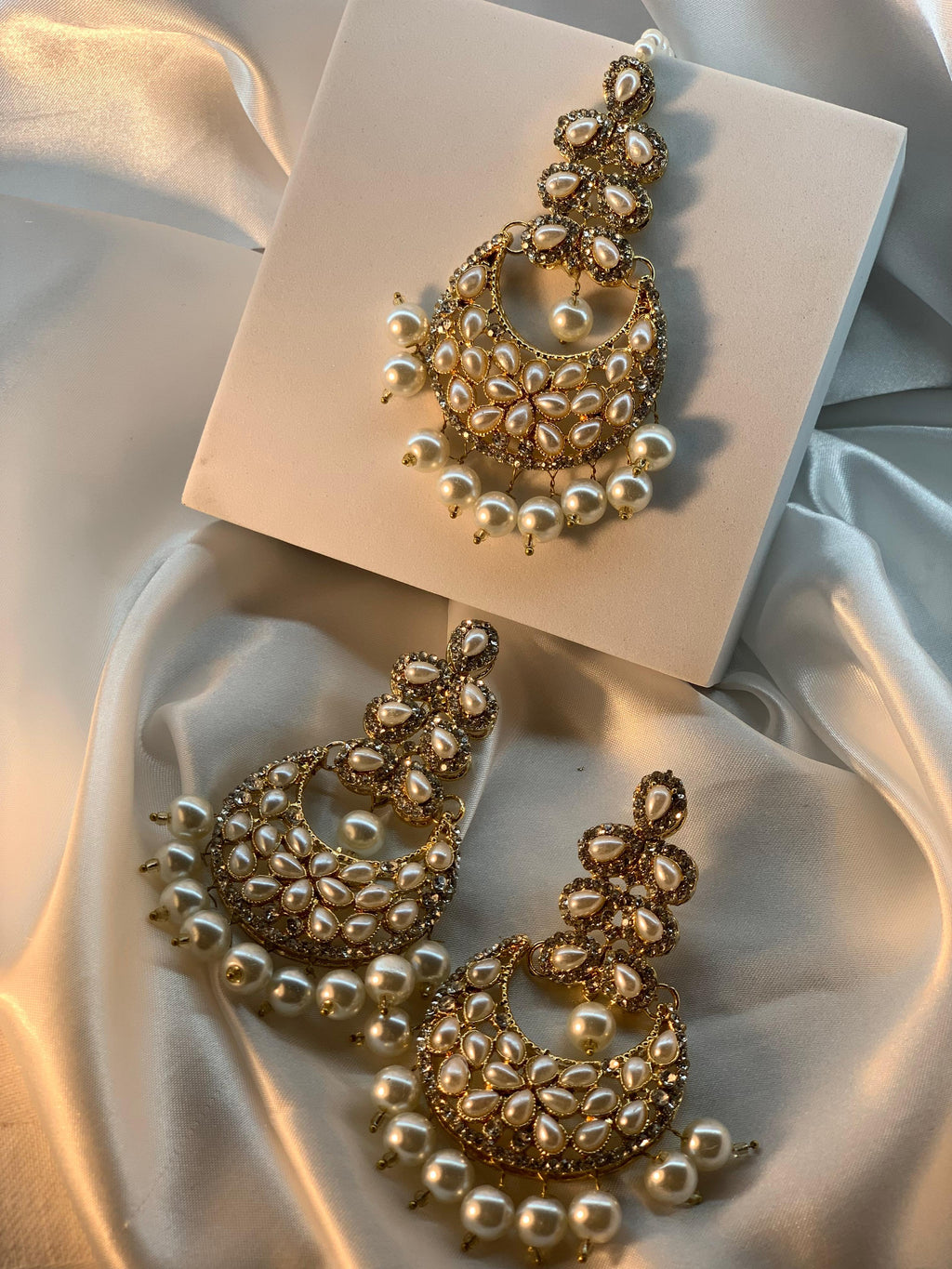 Zahra bindiya and jhumka set - White and Gold
