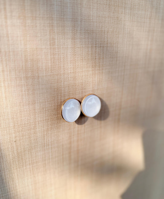 Plain summer breeze round earrings - White