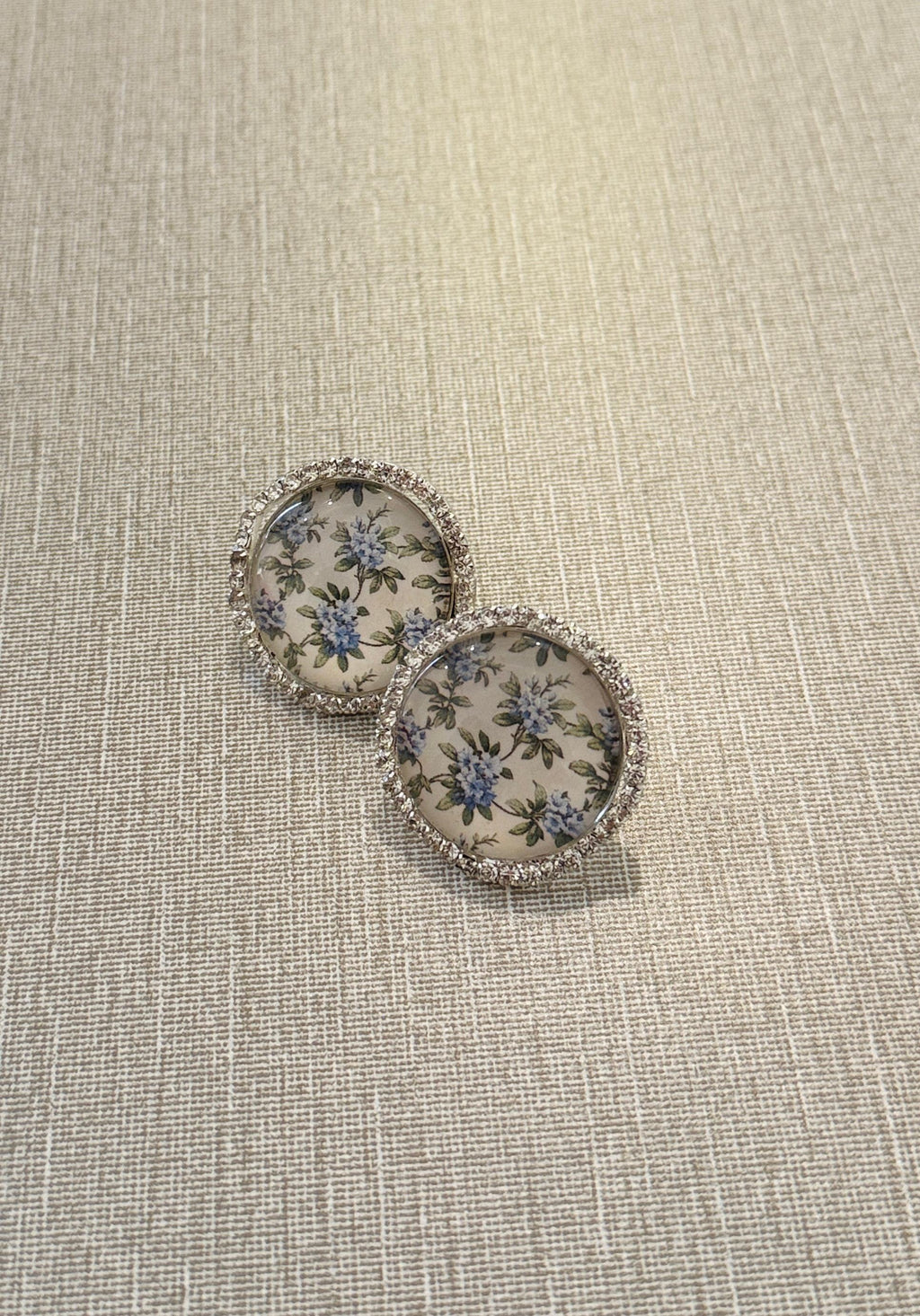 Printed summer breeze round earrings - Blue white