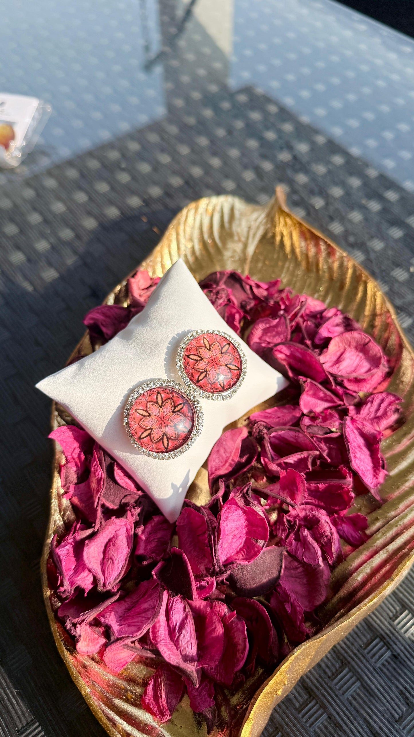 Summer bedazzled round earring - Floral