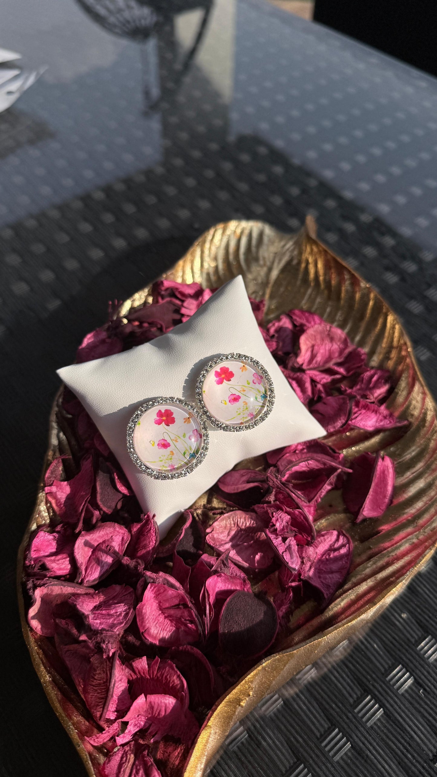 Summer bedazzled round earring - floral
