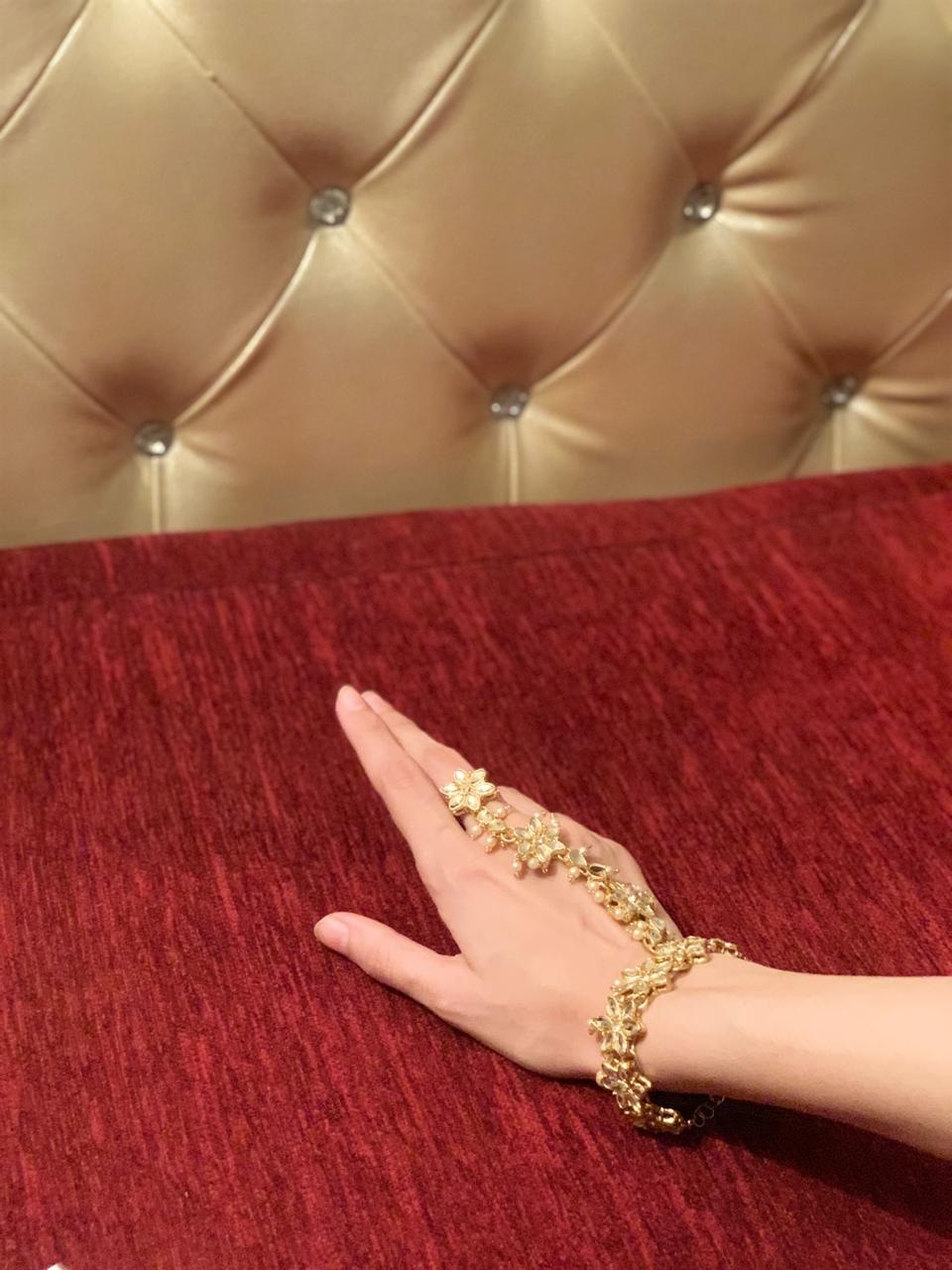 Hath Phool - Angla - Gold and white