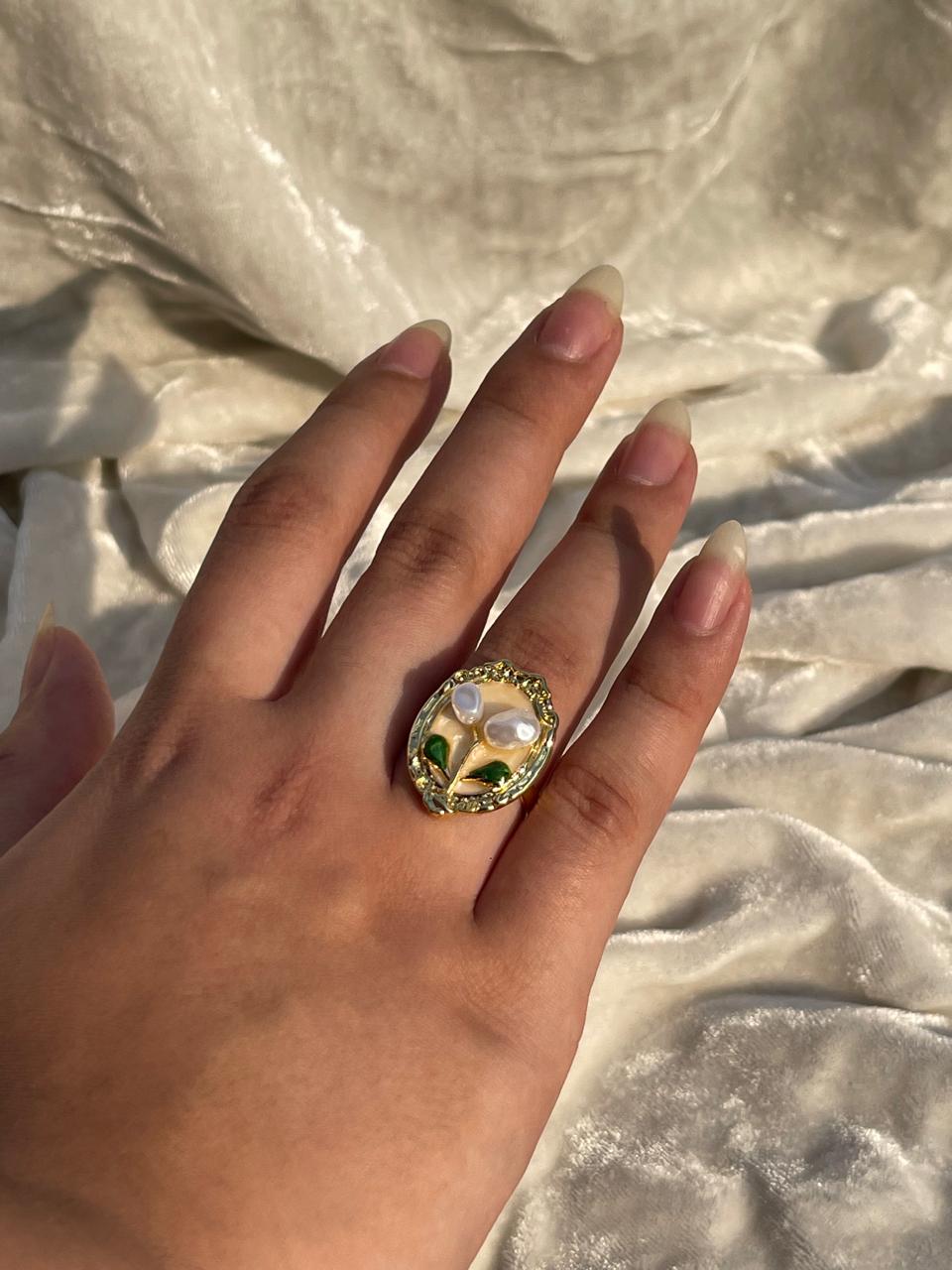 Enamel pearl ring (bead-beige)