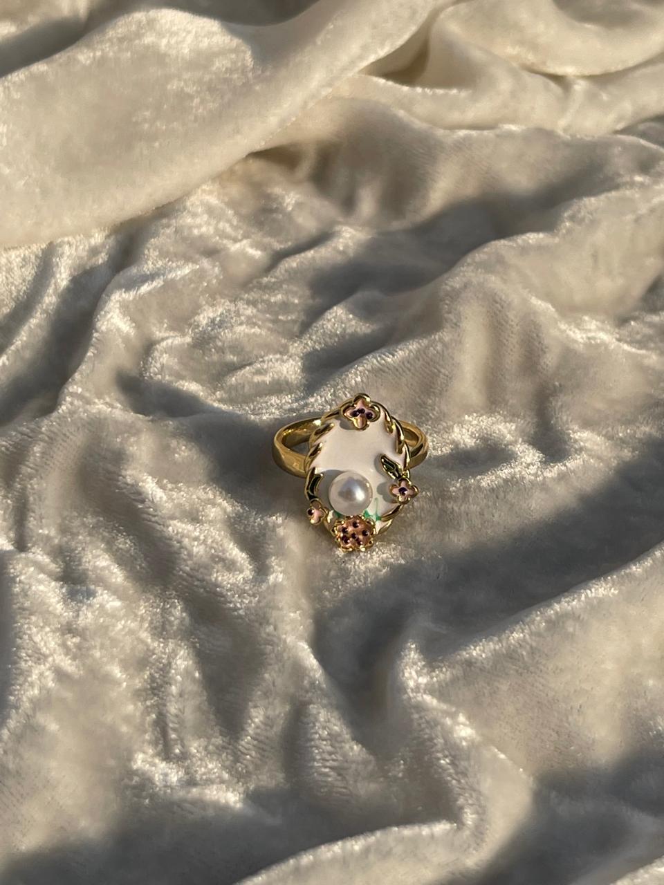 Enamel pearl ring (white)