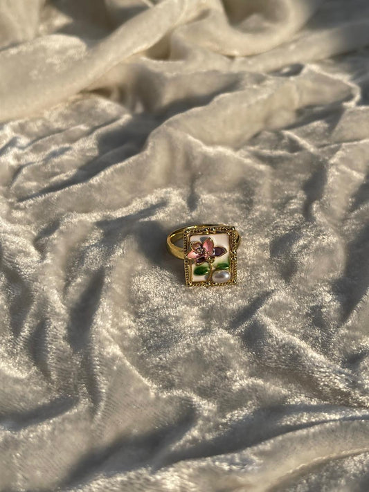 Enamel pearl ring (white-flower bead)