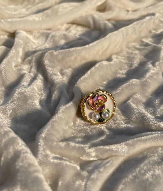 Enamel pearl ring (circle-white)