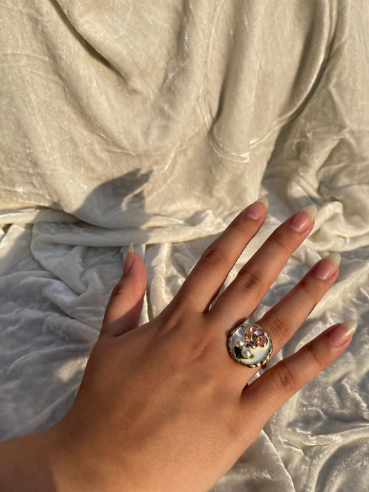 Enamel pearl ring (circle-white)