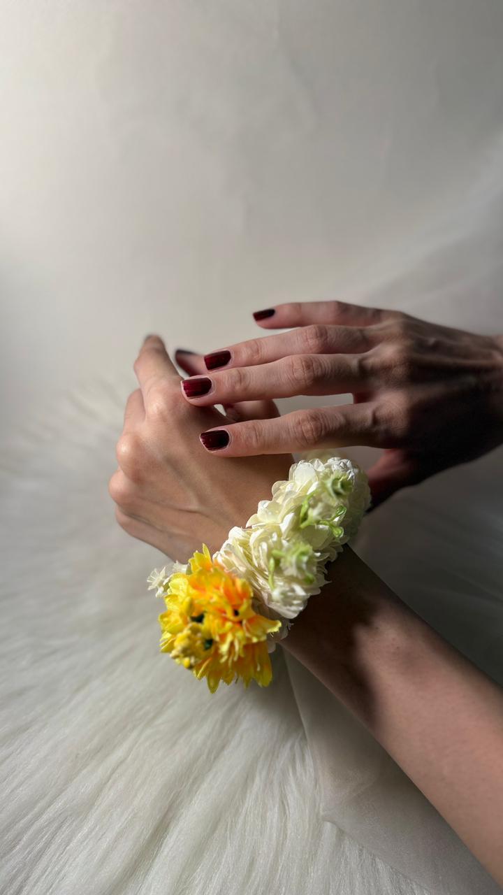 Gajra - White and Yellow - pair
