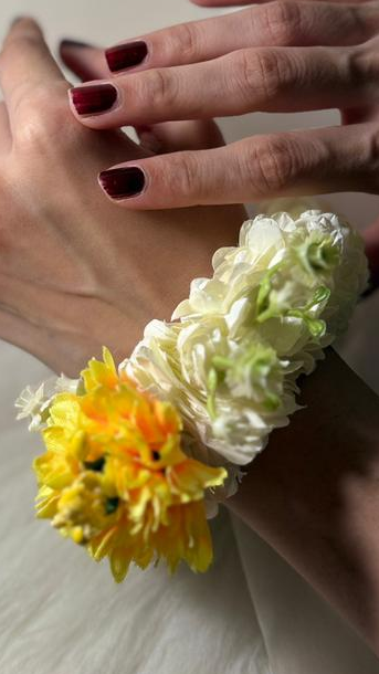 Gajra - White and Yellow - pair