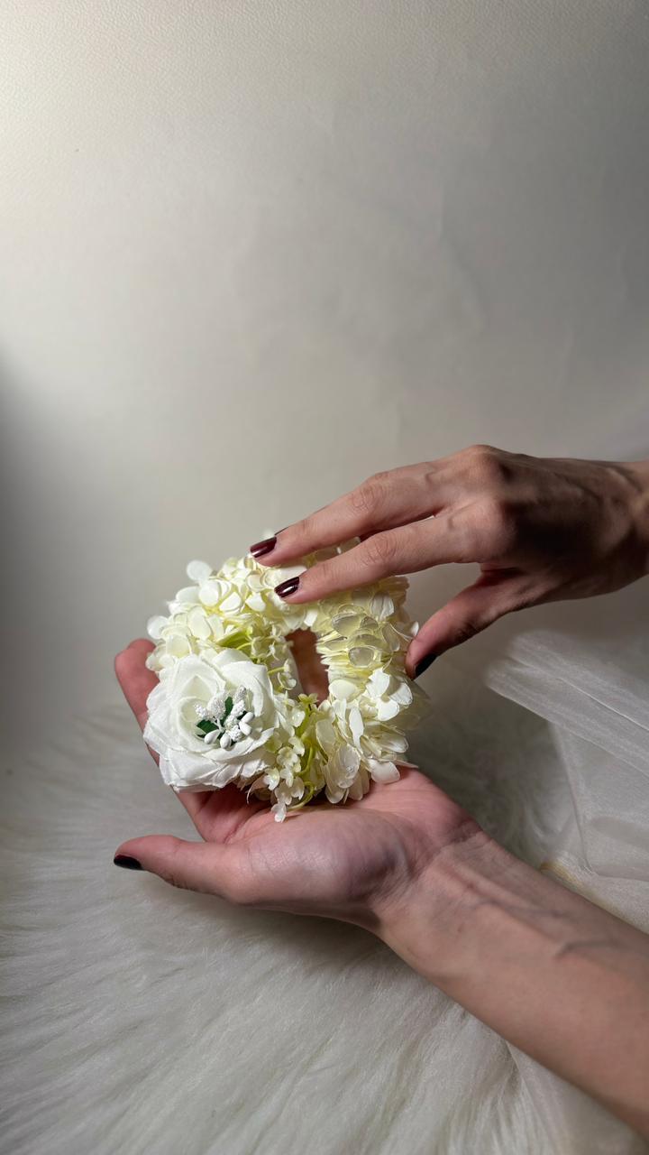 Gajra - White - pair