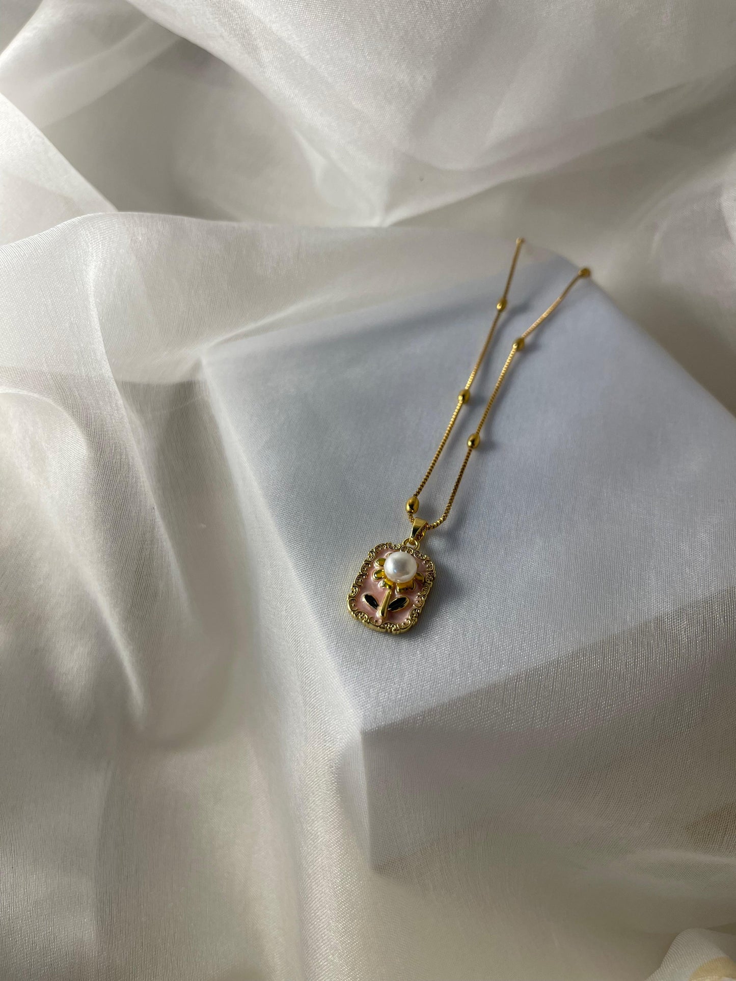 Enamel pearl necklace (flower-peach)