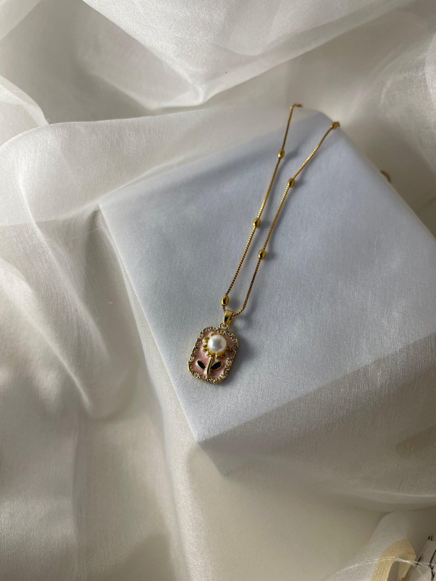 Enamel pearl necklace (flower-peach)