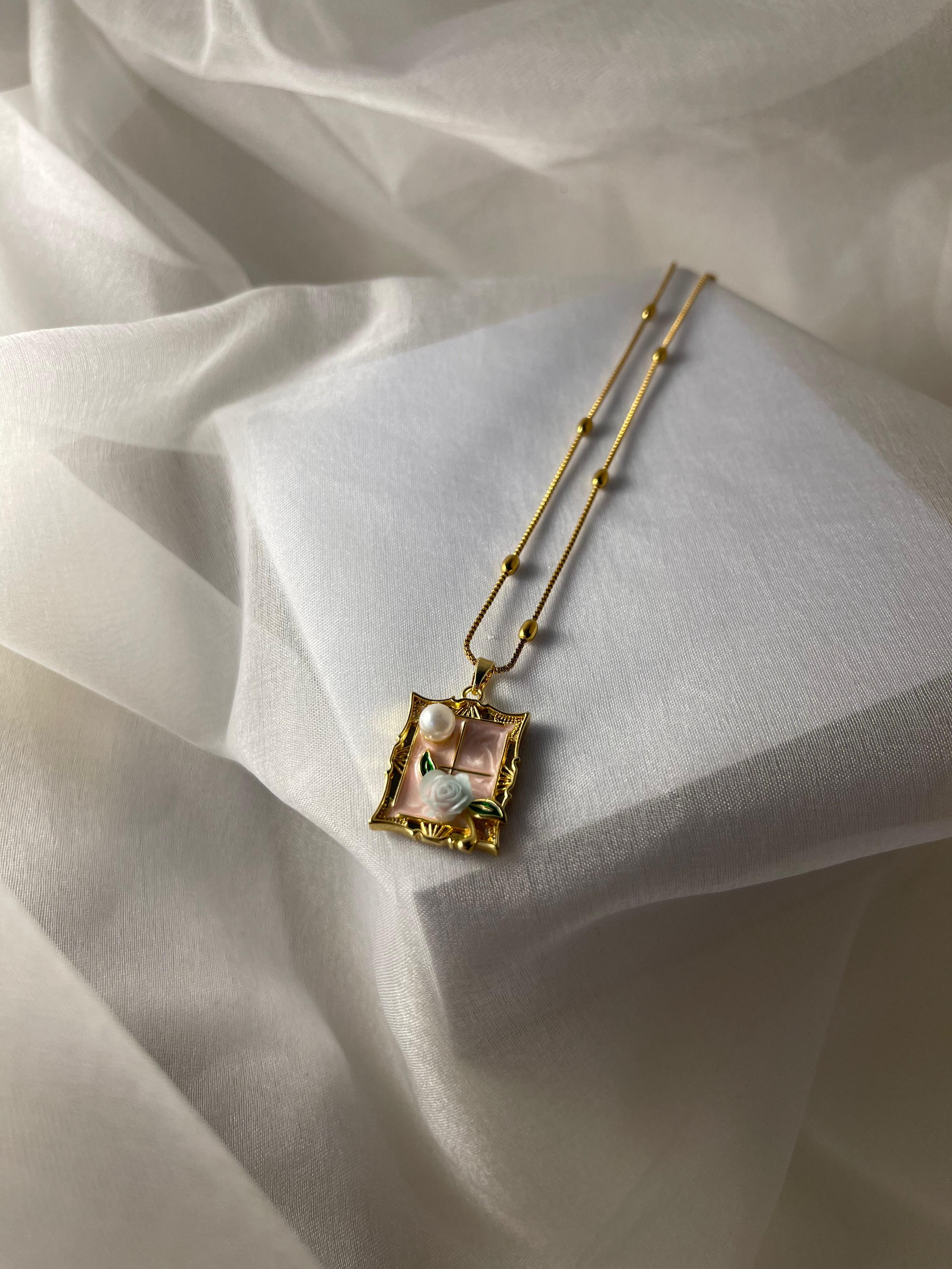 Enamel pearl necklace (Classic Pearl Rose)-beige