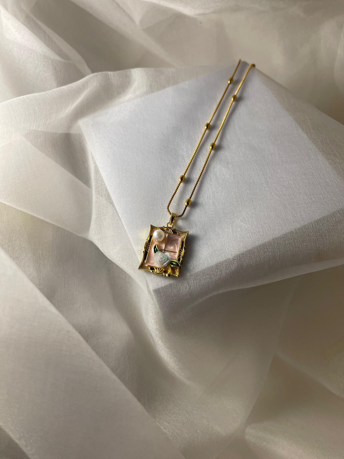 Enamel pearl necklace (Classic Pearl Rose)-beige