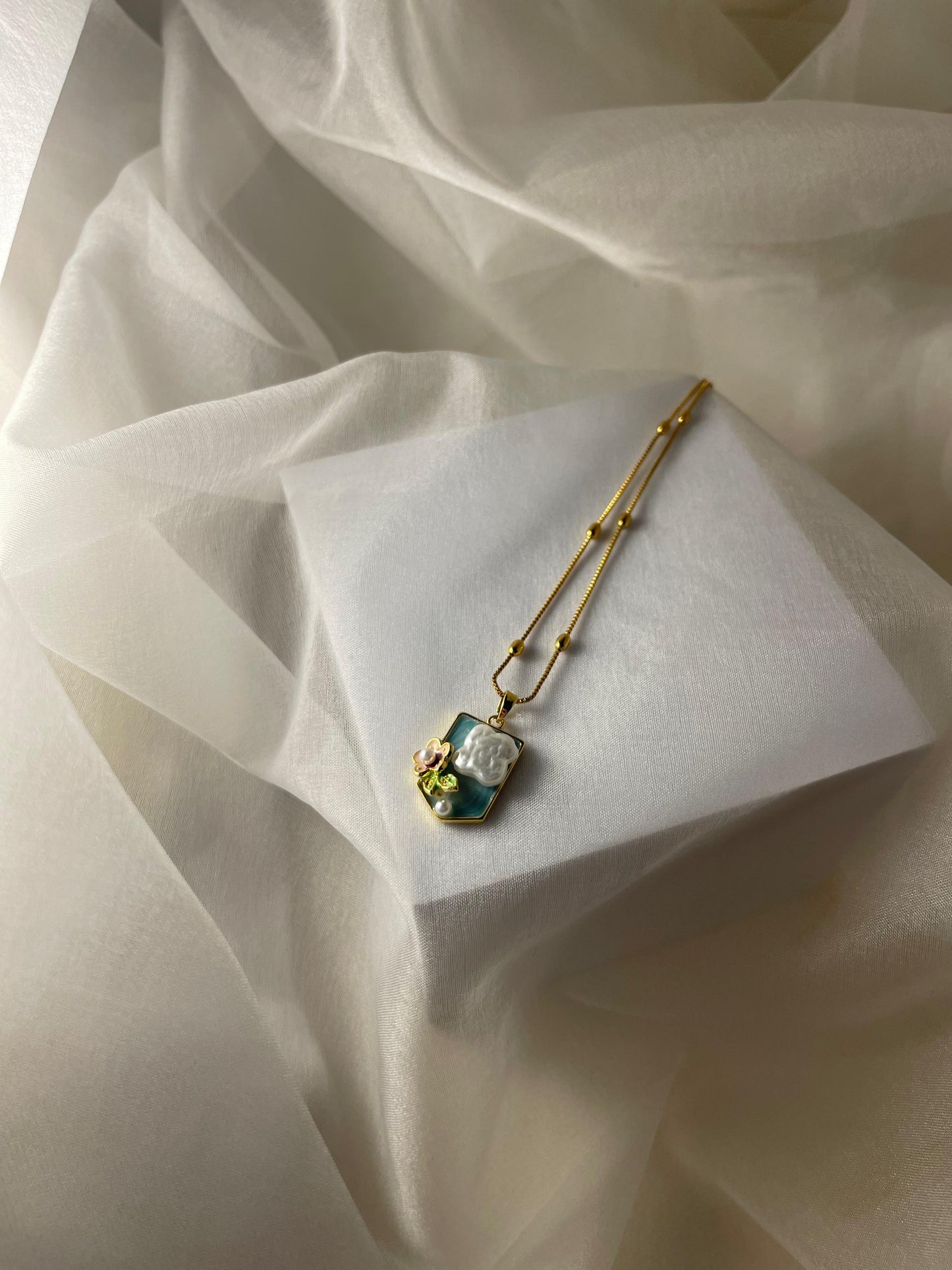 Enamel pearl necklace(Bloom Pendant)-turquoises