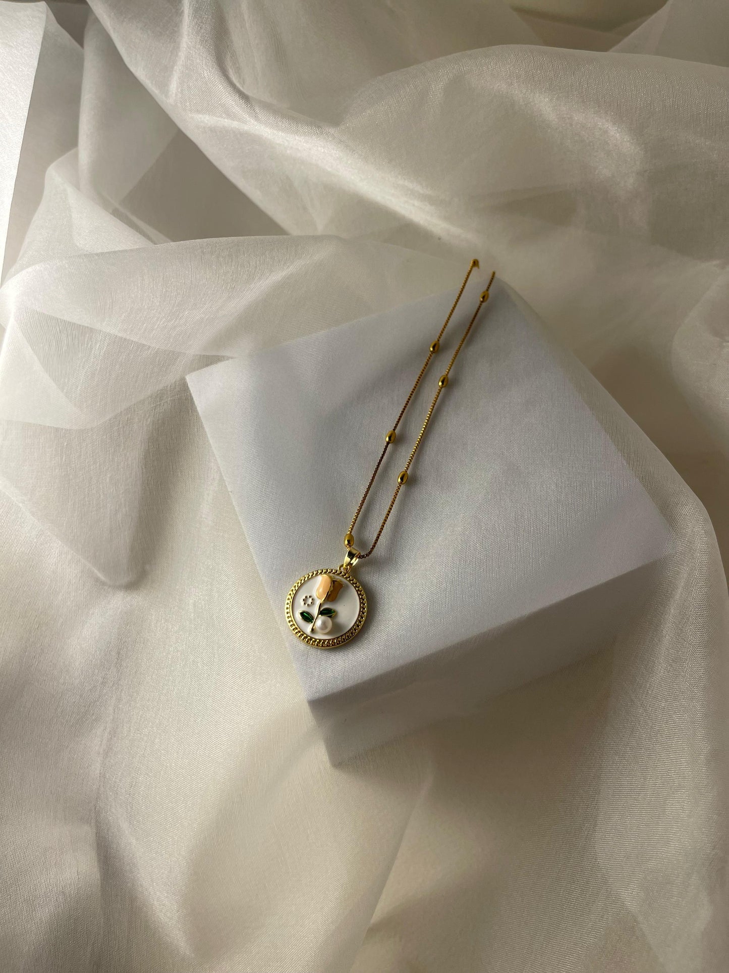 Enamel pearl necklace (Rose-white)