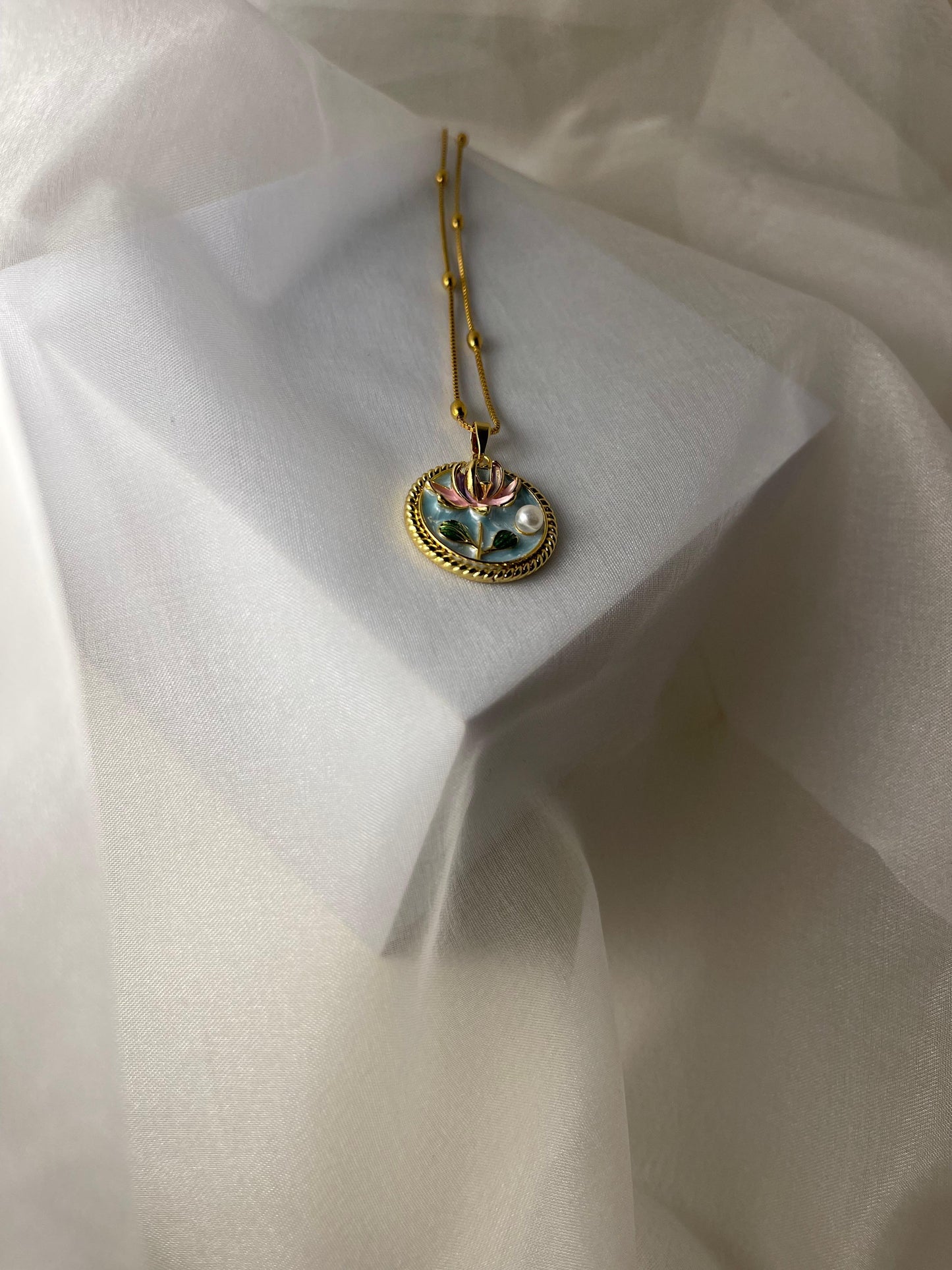 Enamel pearl necklace (Pearl Lily - Blue)