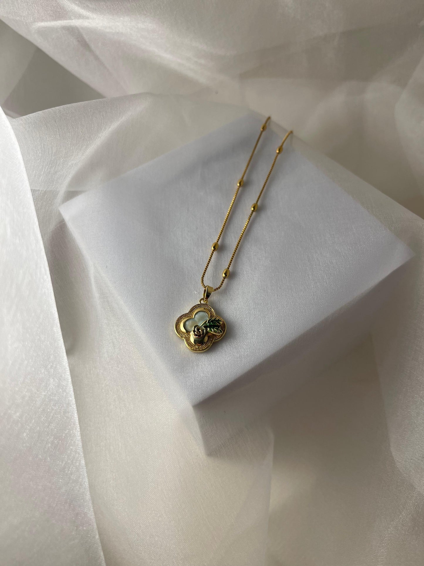 Enamel pearl necklace (Green Leaf Charm)