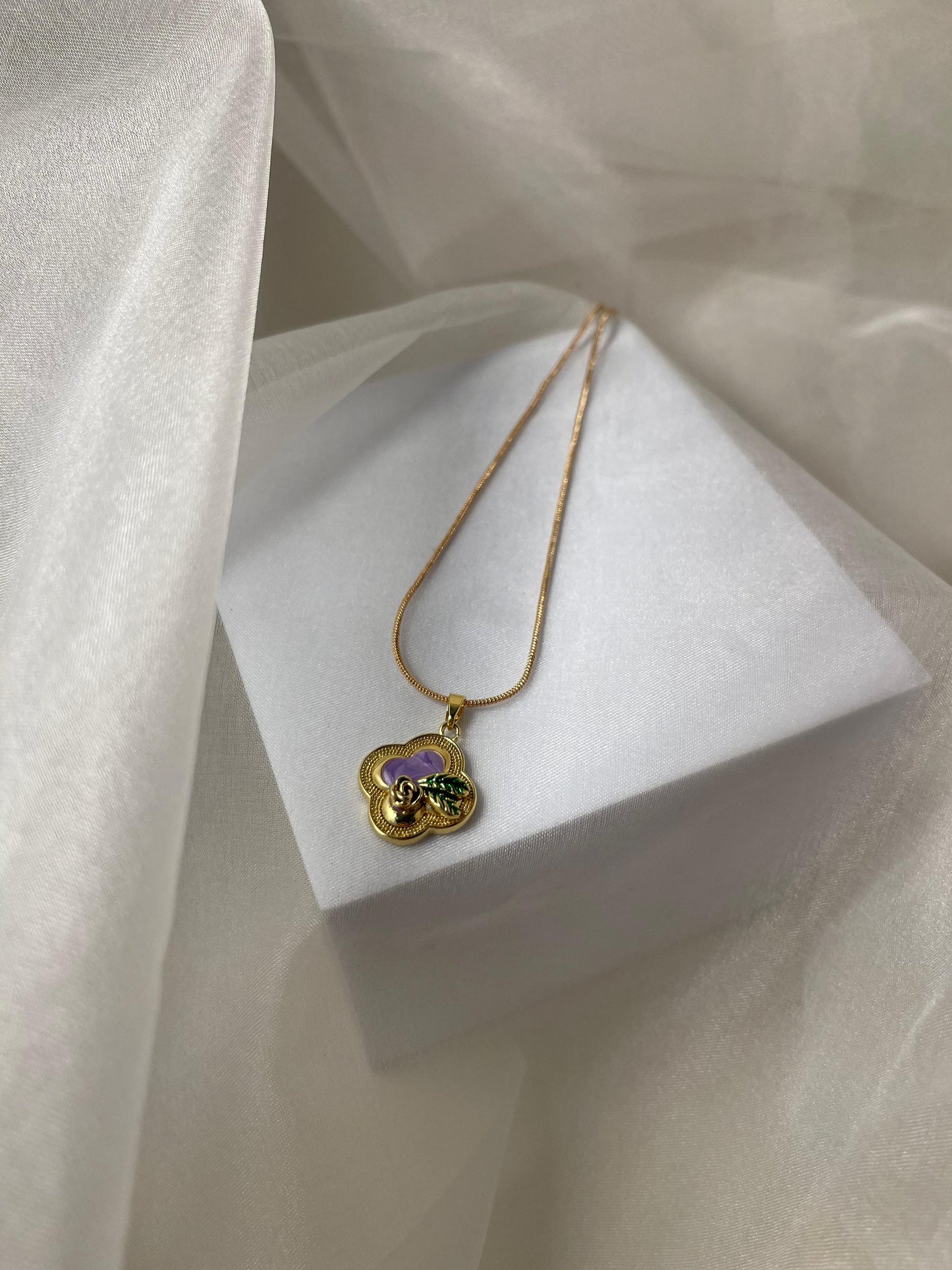 Enamel pearl necklace (Purple Leaf Charm)