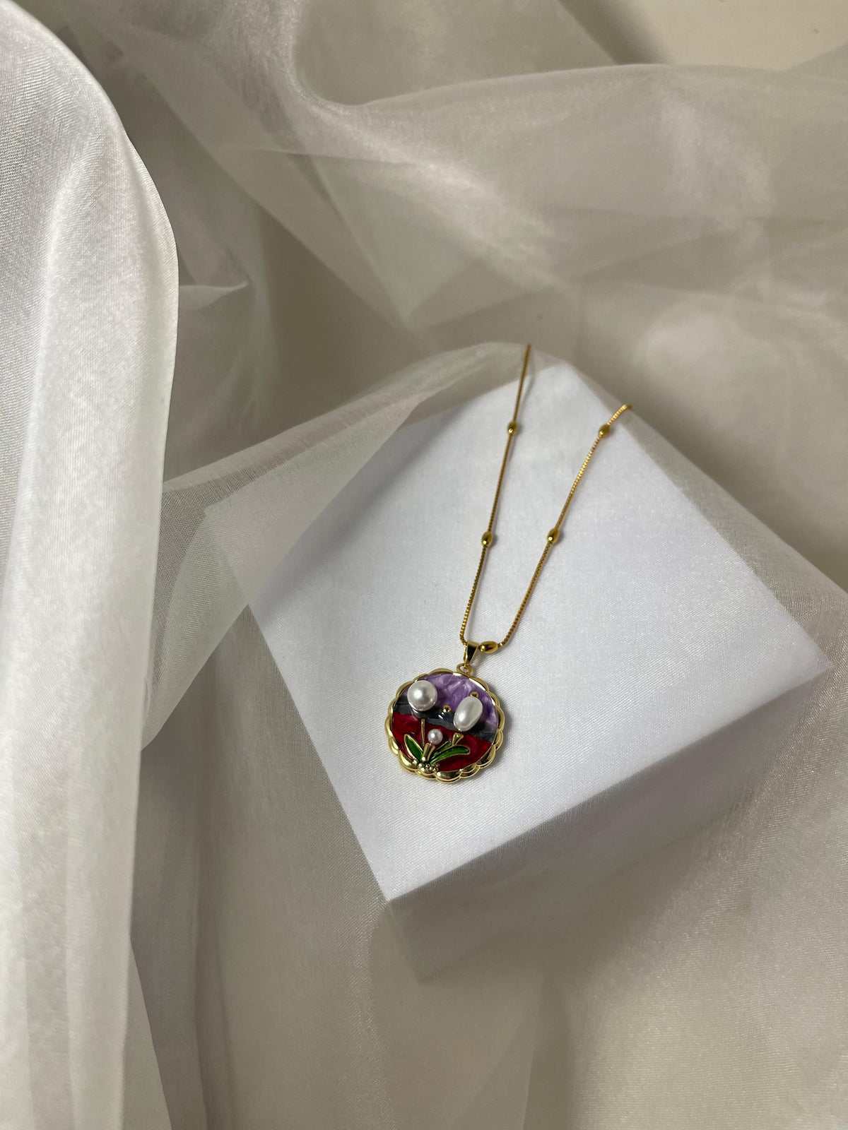 Enamel pearl necklace (Amethyst Garden)