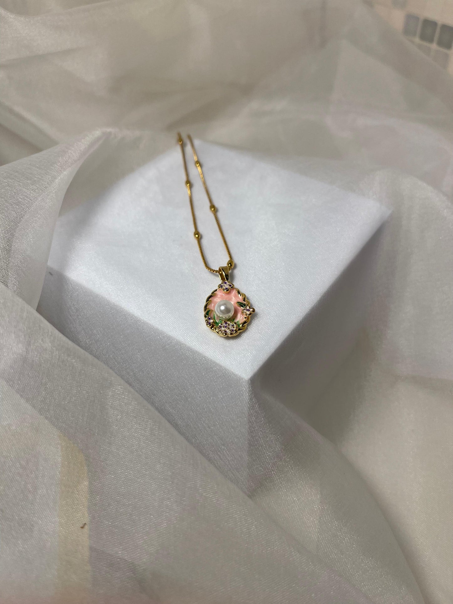 Enamel pearl necklace - Peach
