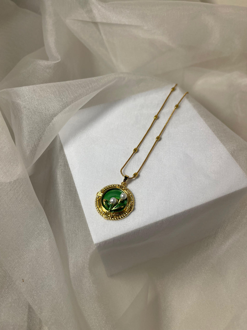 Enamel pearl necklace (Green- Blush Bloom)