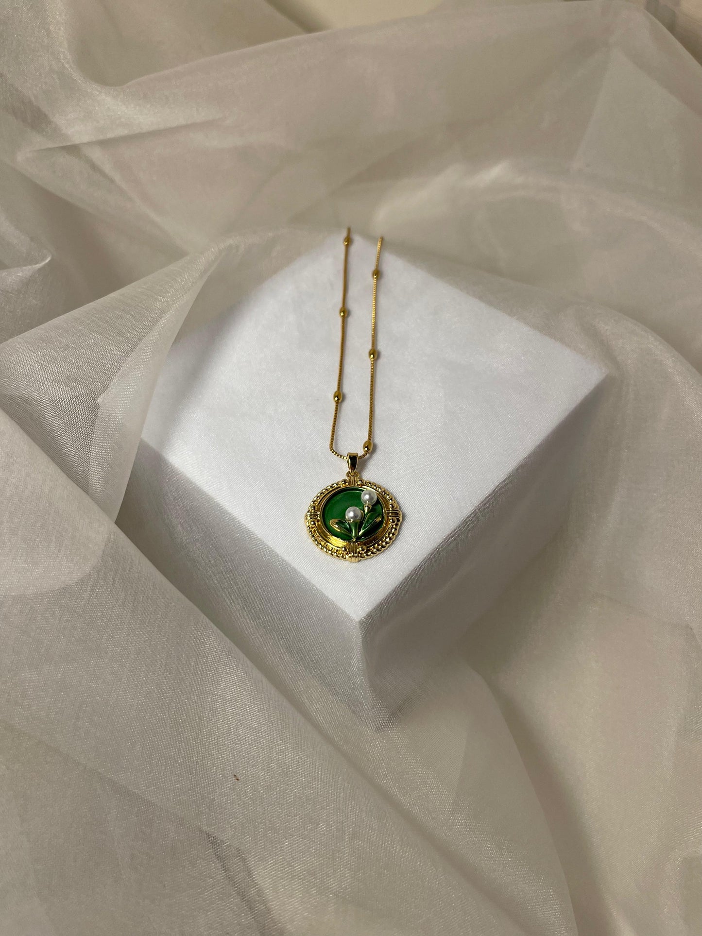 Enamel pearl necklace (Green- Blush Bloom)