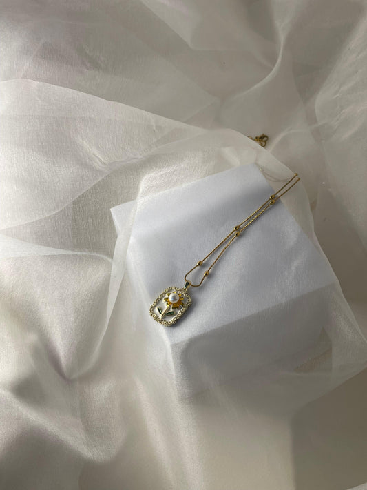 Enamel pearl necklace (flower-white)