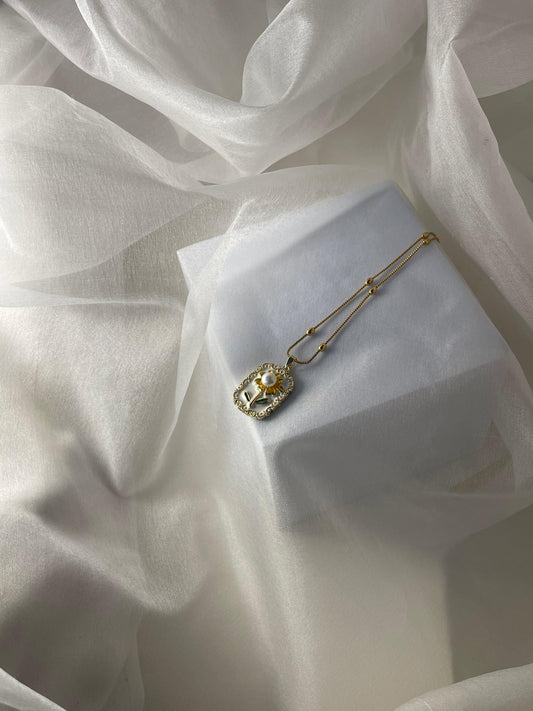 Enamel pearl necklace (flower-white)