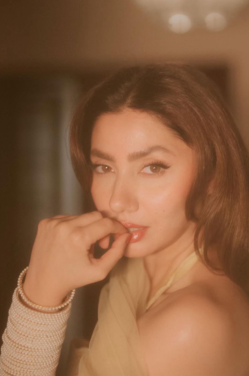 Mahira pearl bangle bundle