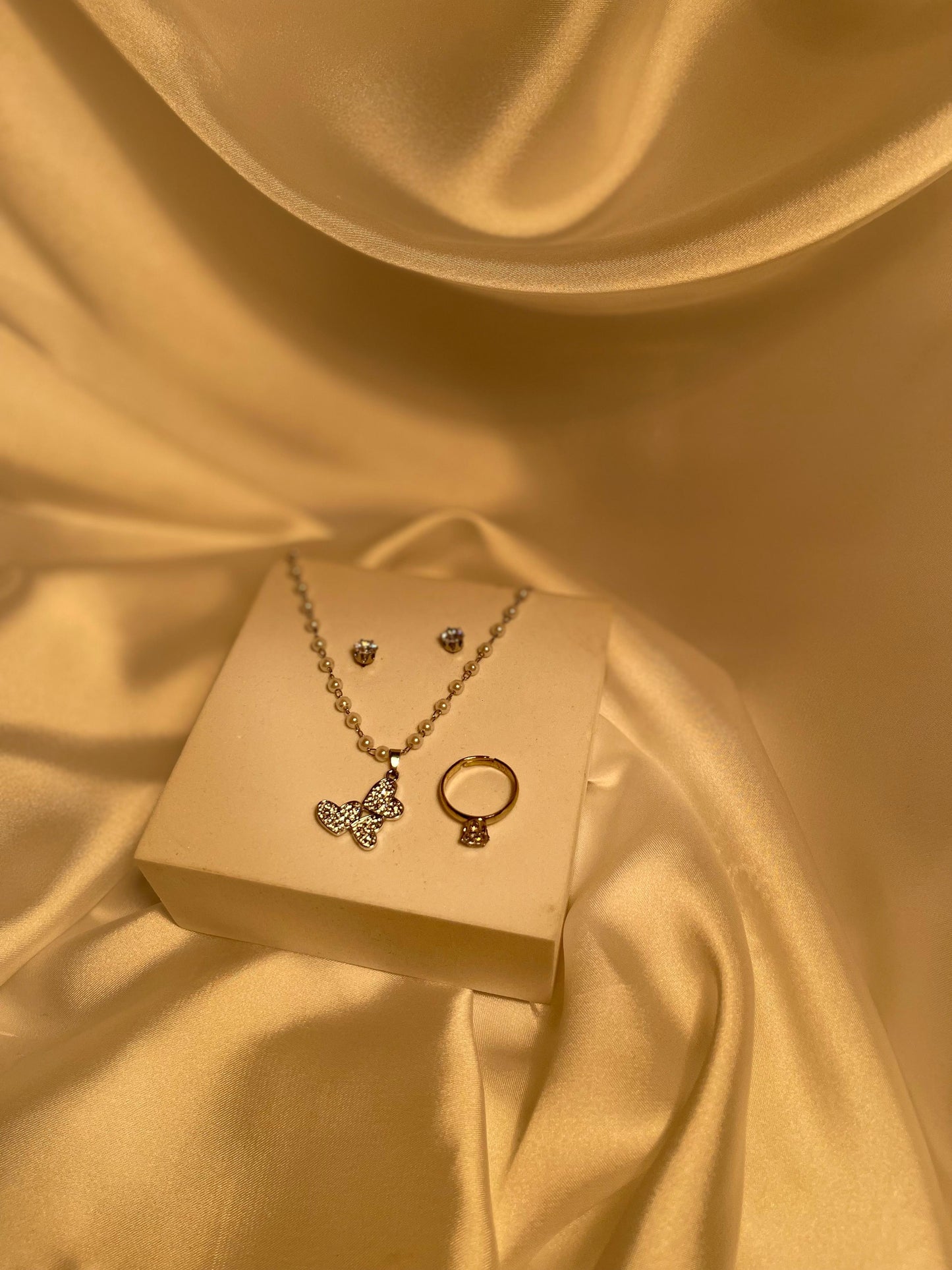 001-Elegant Pendant Set