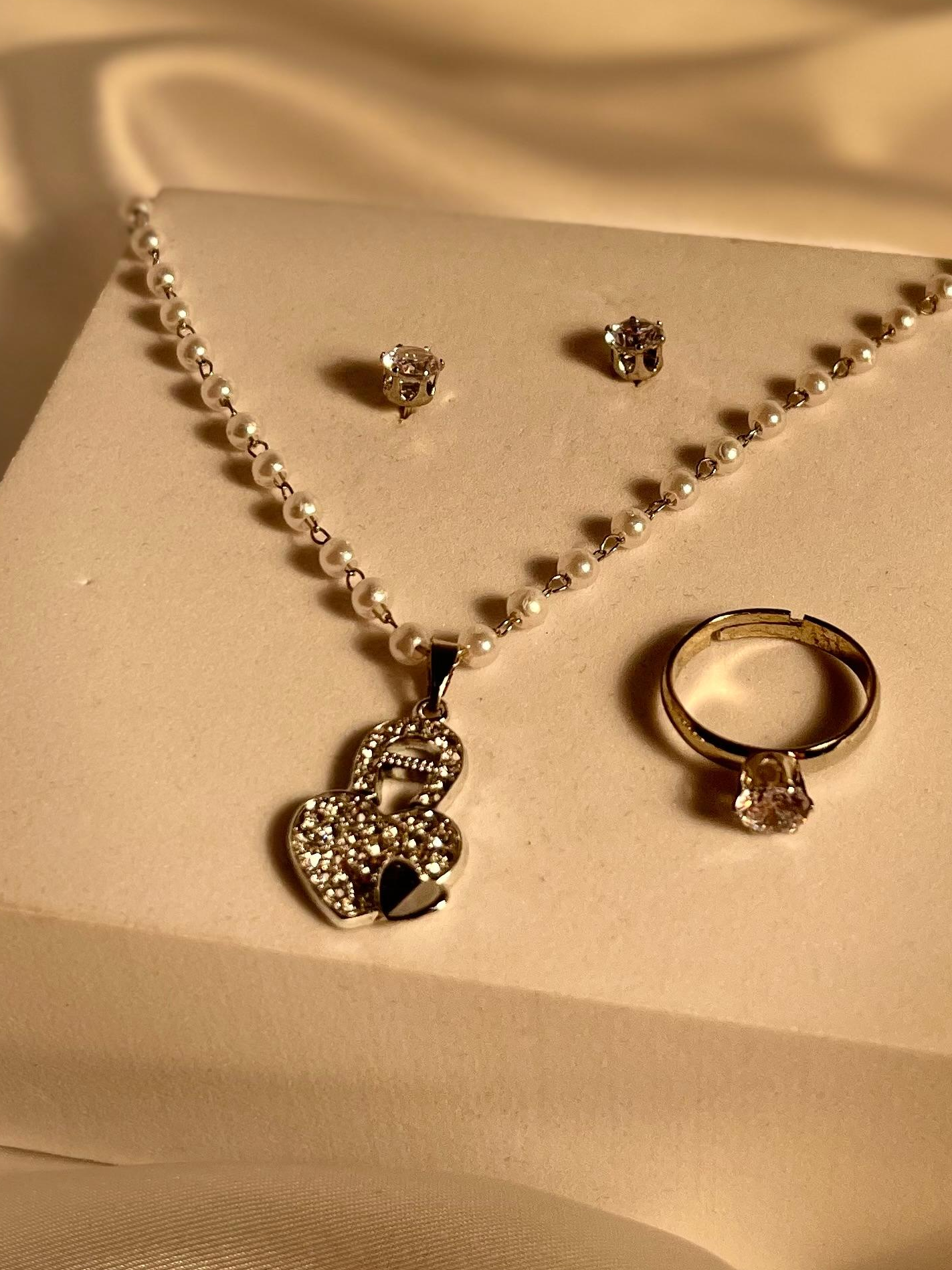002-Elegant Pendant Set