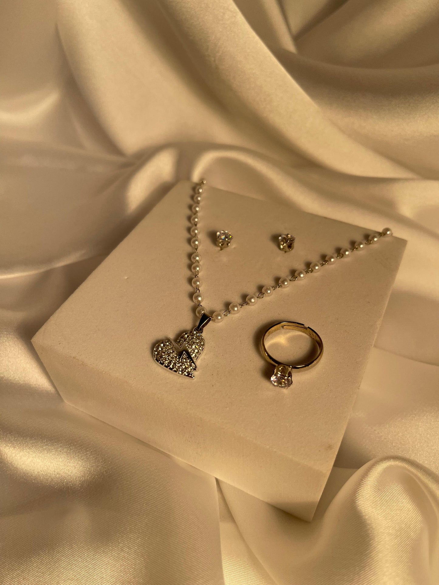 003-Elegant Pendant Set