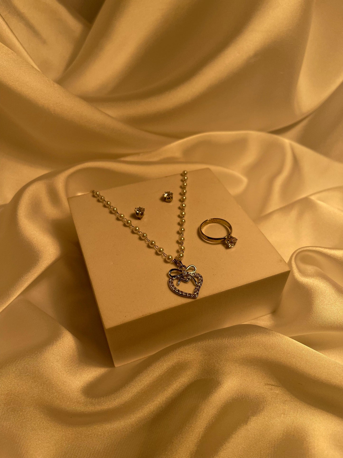 005-Elegant Pendant Set