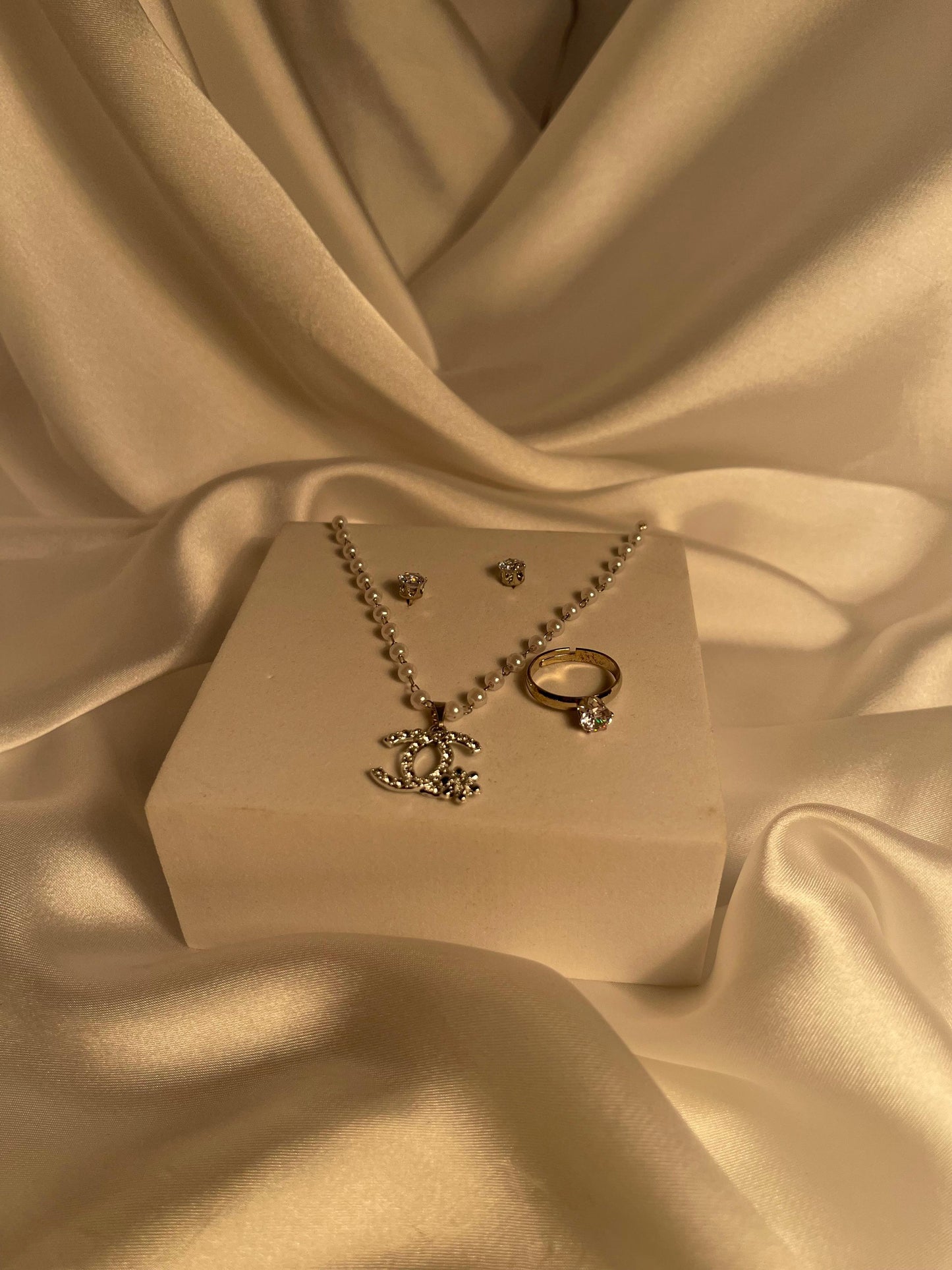 006-Elegant Pendant Set