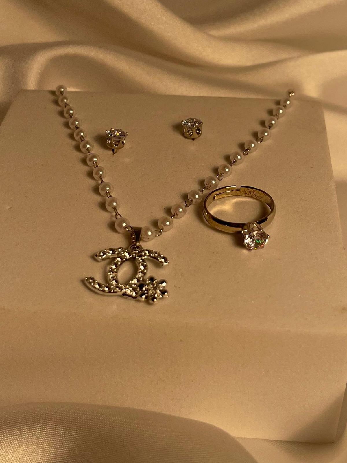 006-Elegant Pendant Set