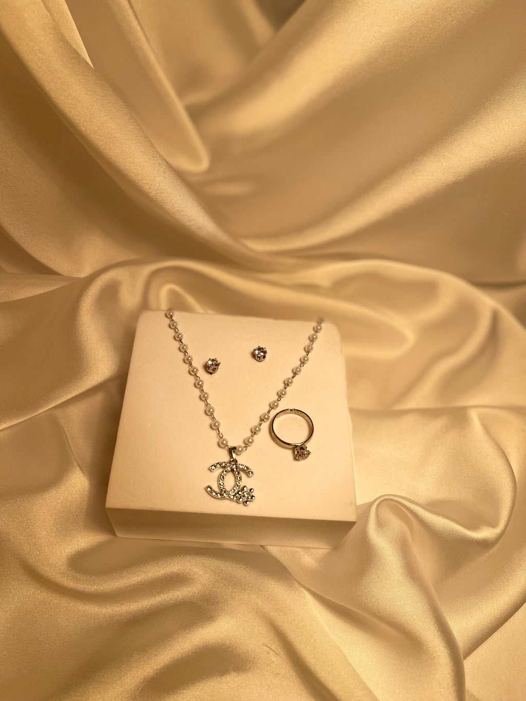 006-Elegant Pendant Set