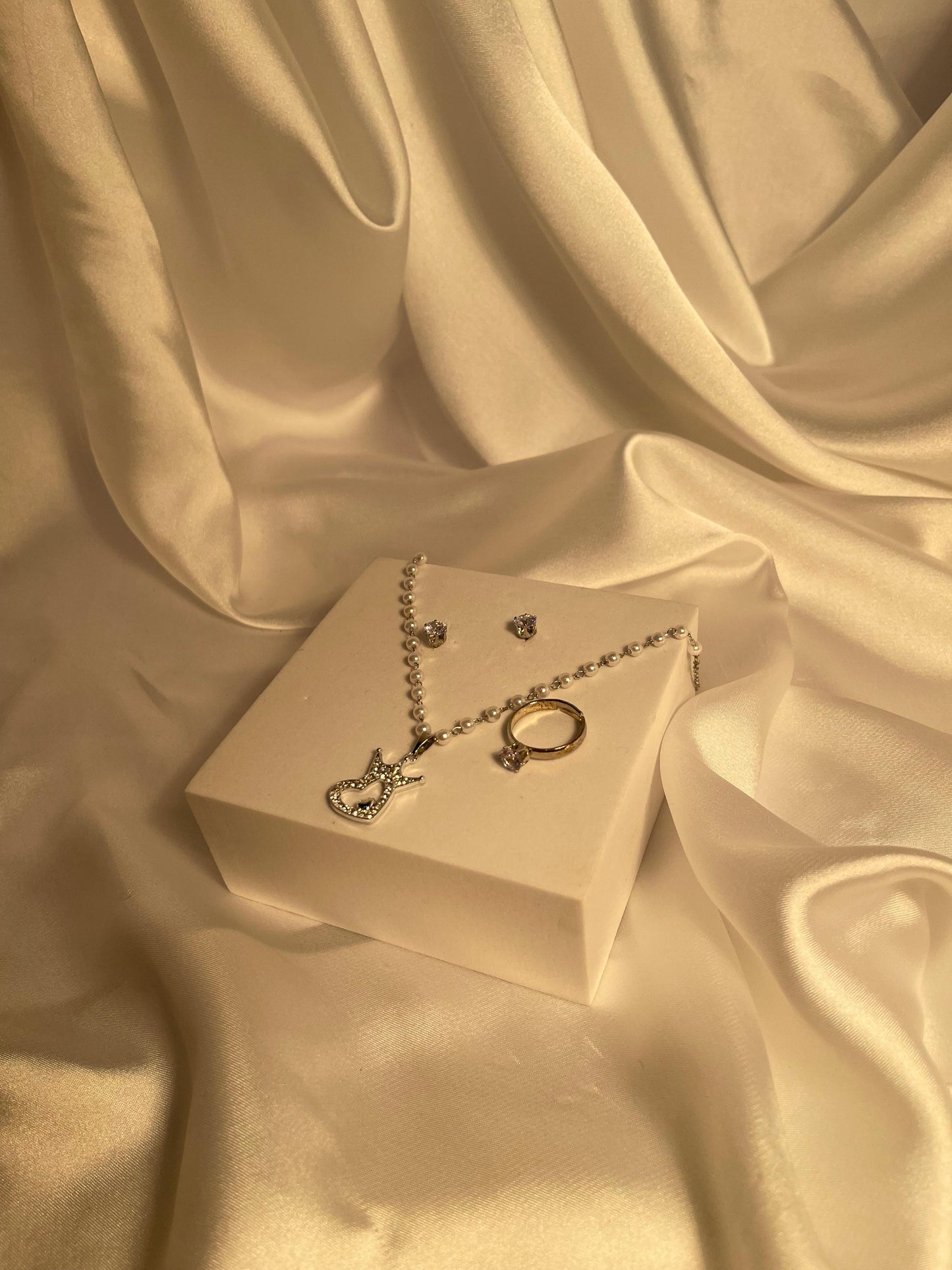 008-Elegant Pendant Set