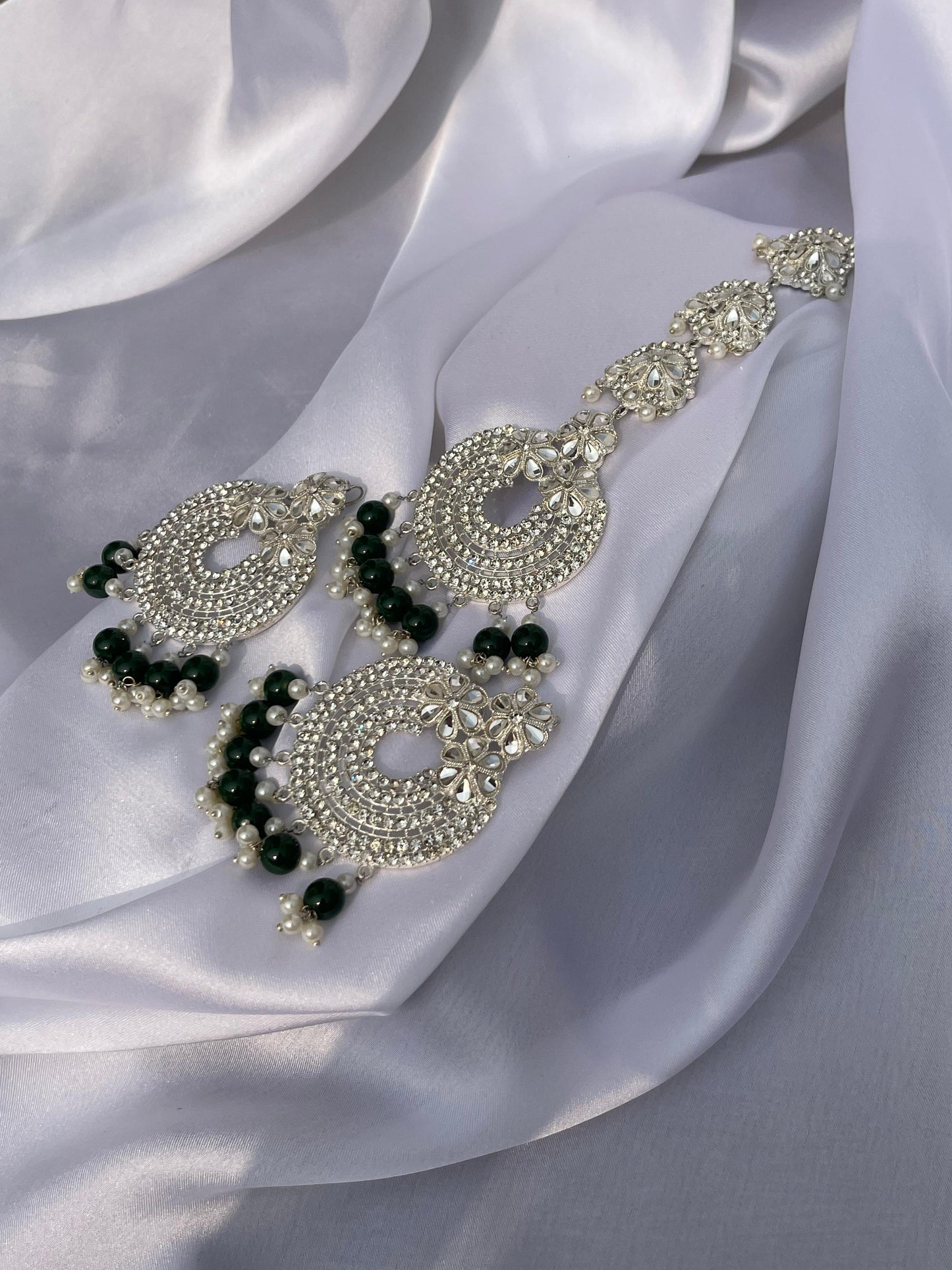 Kundan moti phool earring and bindi set - green