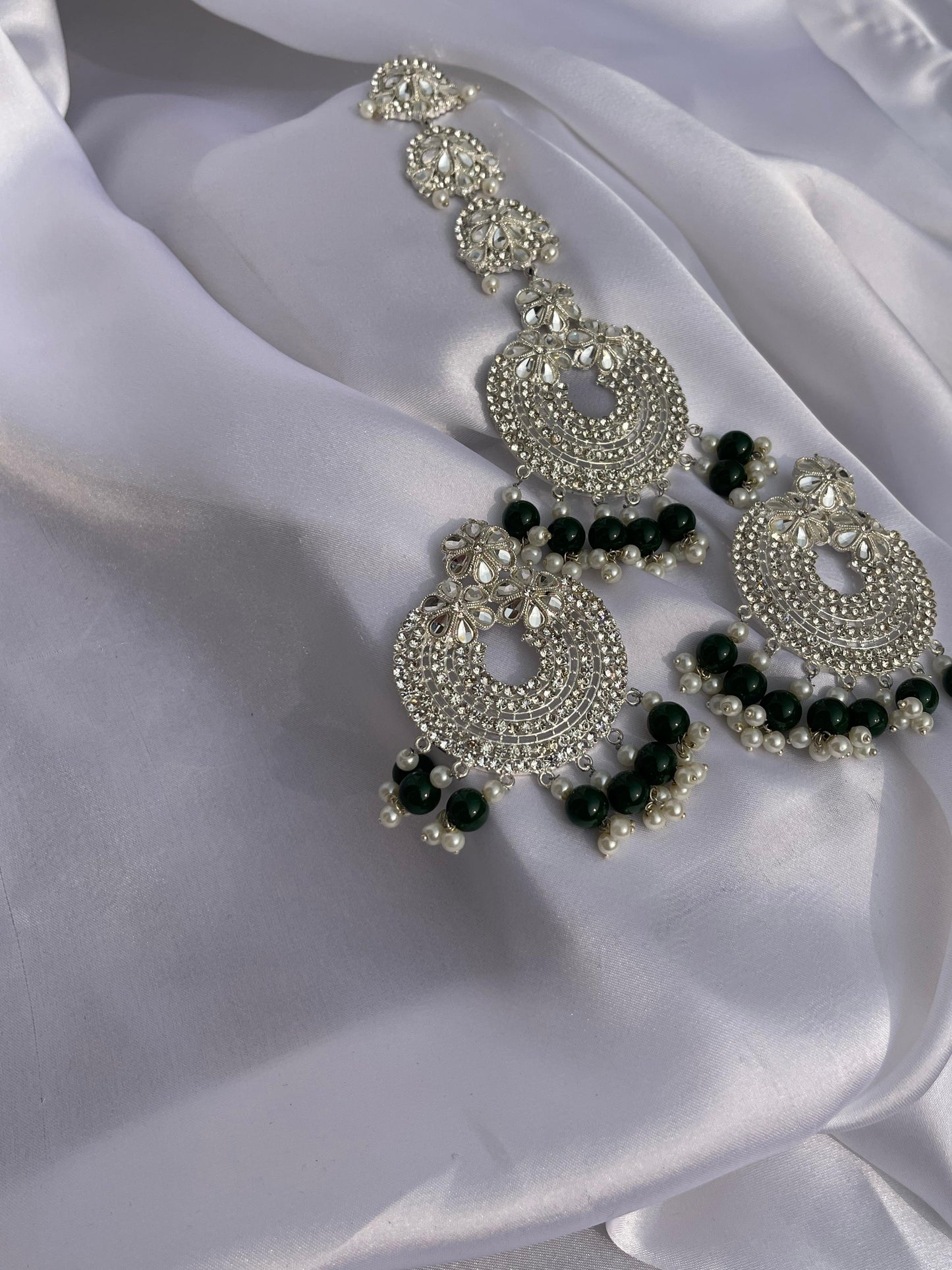 Kundan moti phool earring and bindi set - green