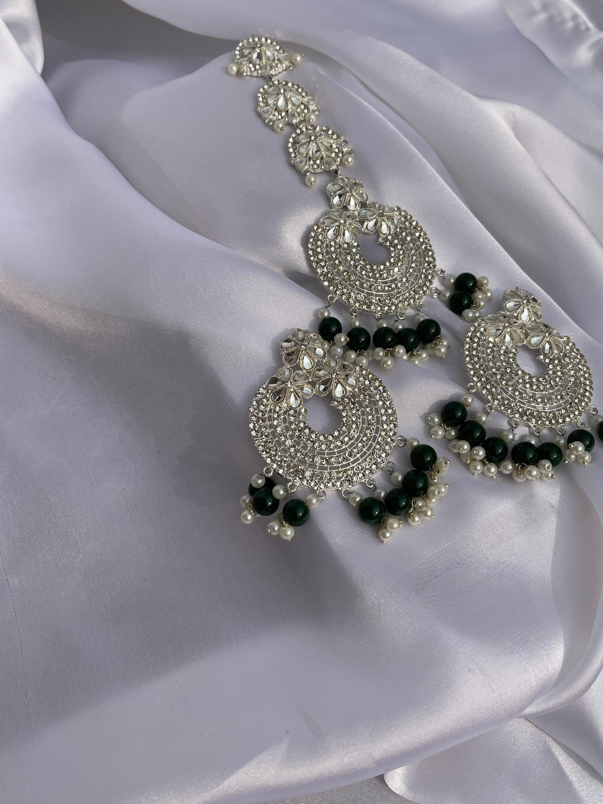 Kundan moti phool earring and bindi set - green