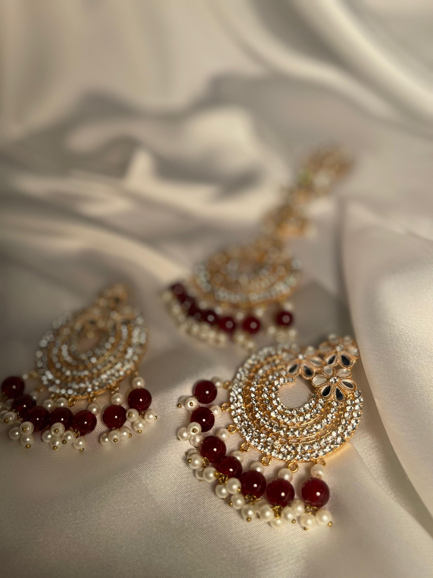Kundan moti phool earring and bindi set - Maroon and gold
