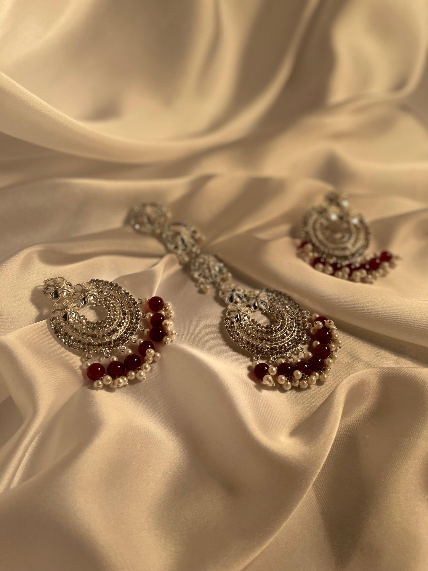 Kundan moti phool earring and bindi set- Maroon and Silver
