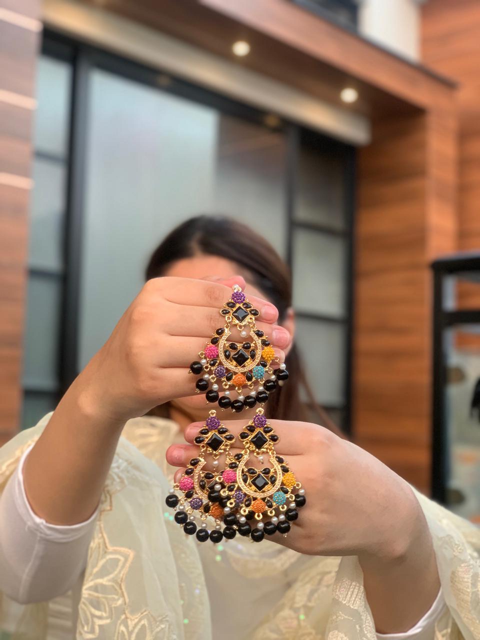 Aimen Bindiya Set - Black and Gold