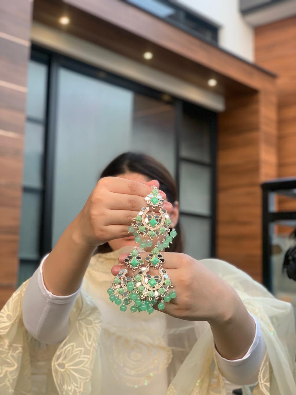 Aimen Bindiya Set - Light green and silver