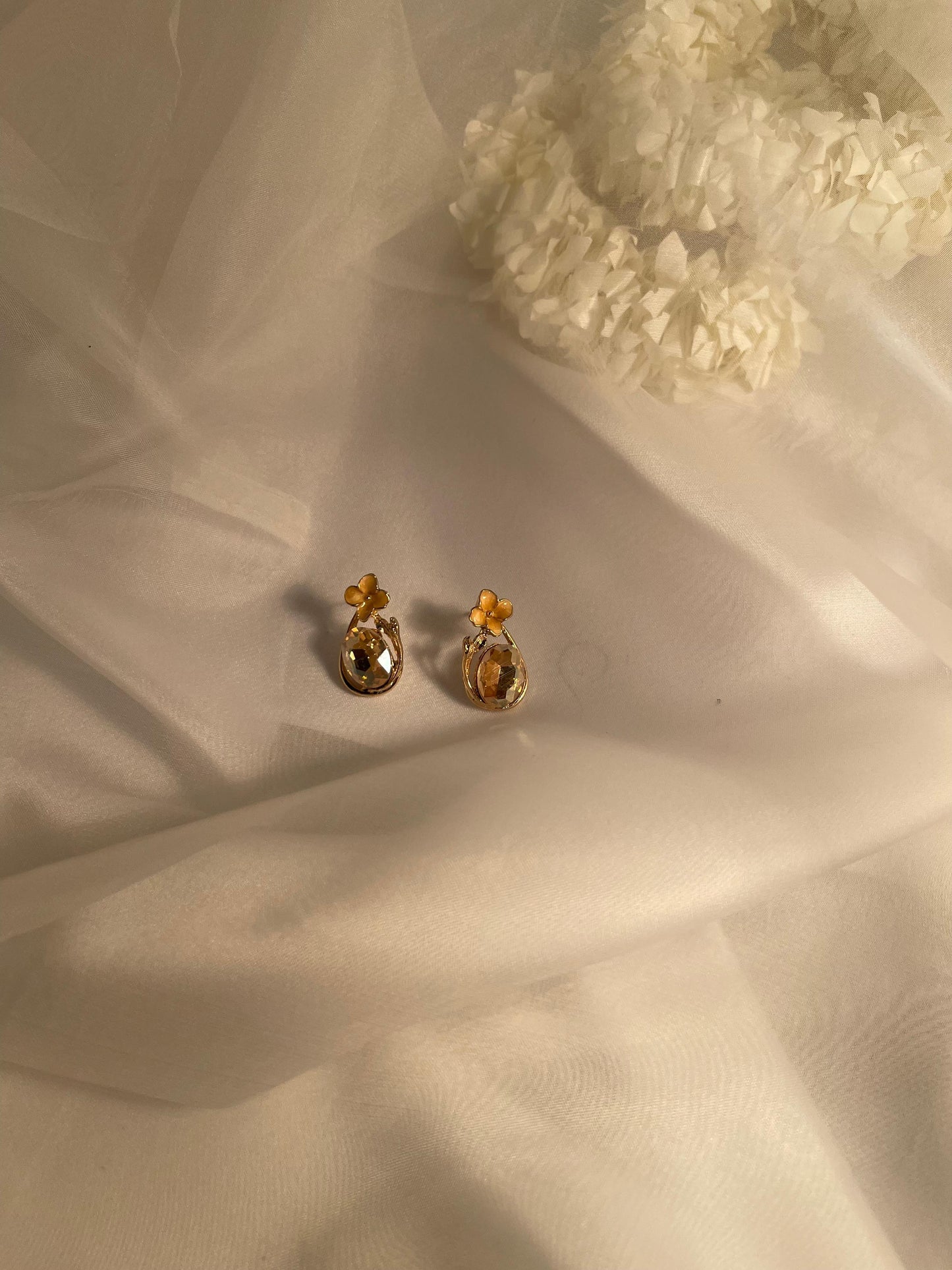 Oval Flower earrings (Yellow)