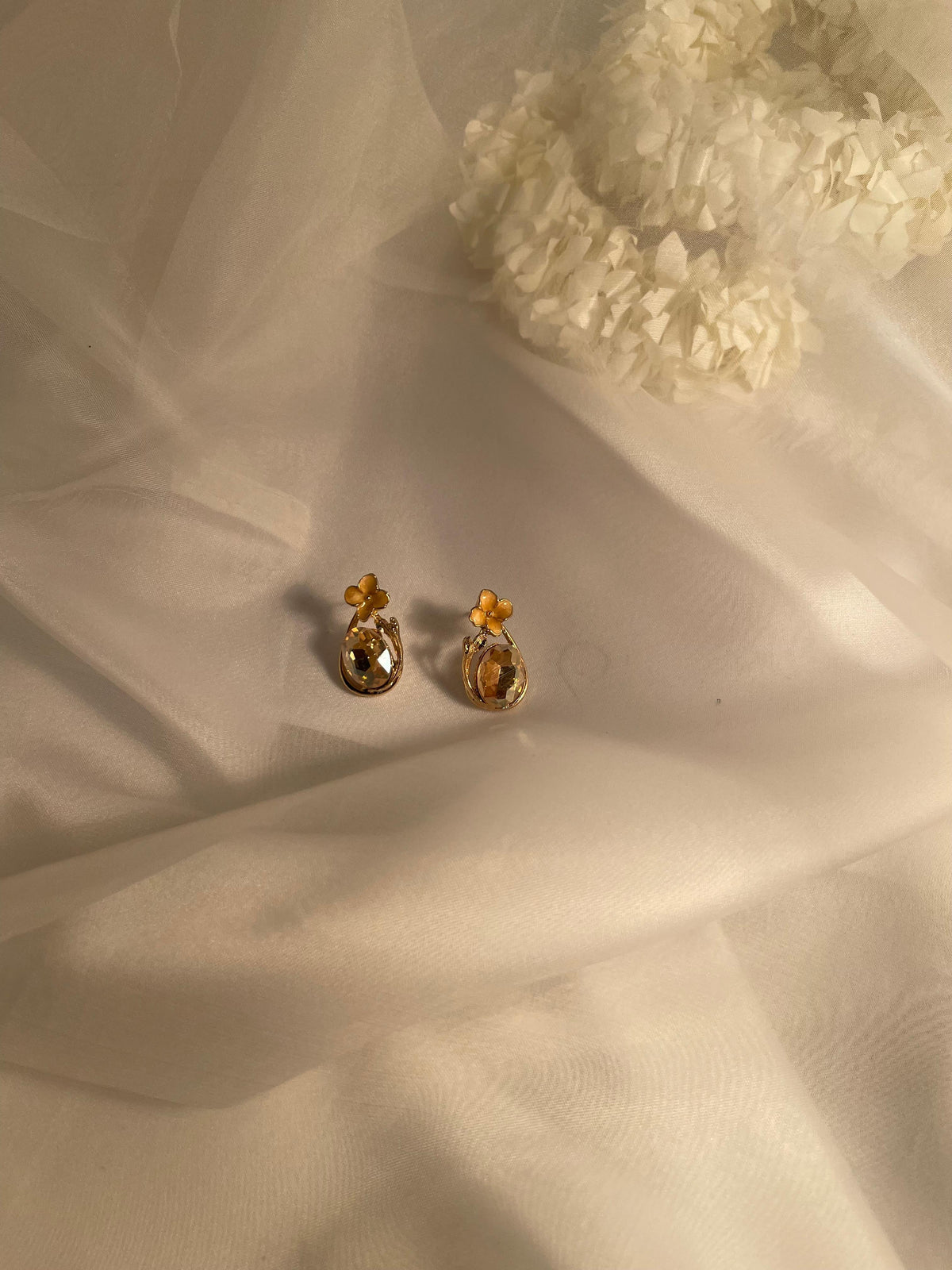 Oval Flower earrings (Yellow)