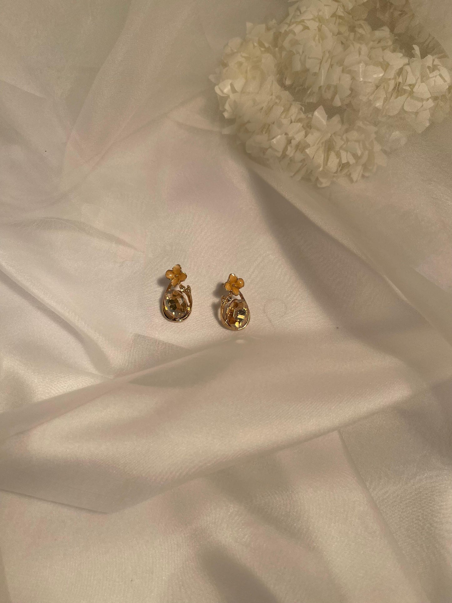 Oval Flower earrings (Yellow)