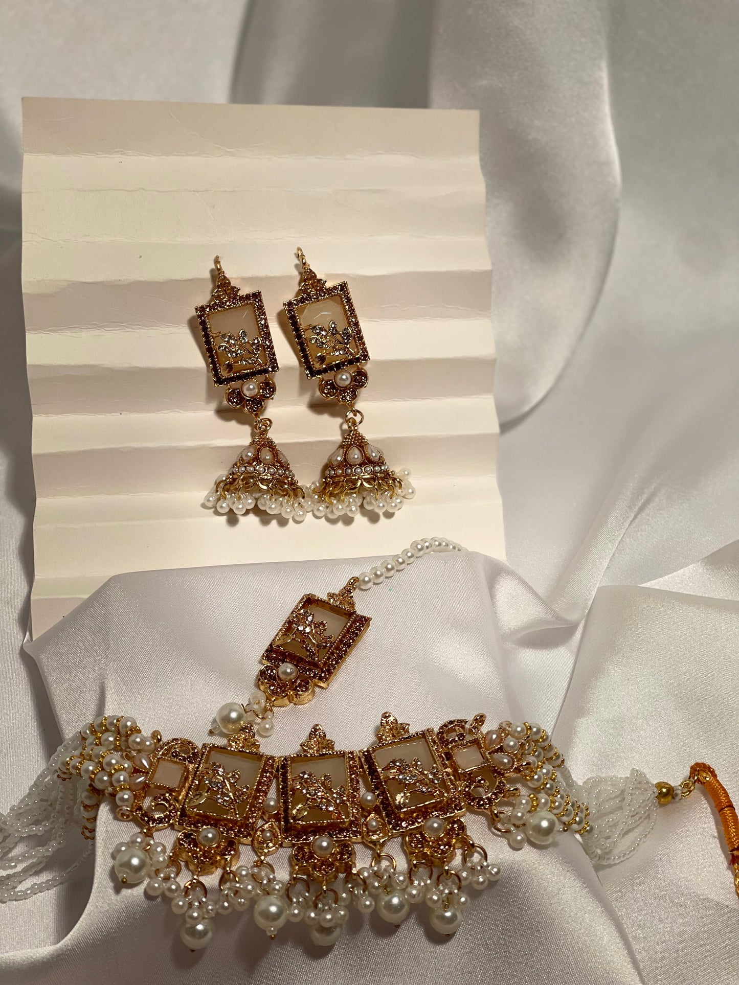 Teen Chakoor Choker Set (Beige)